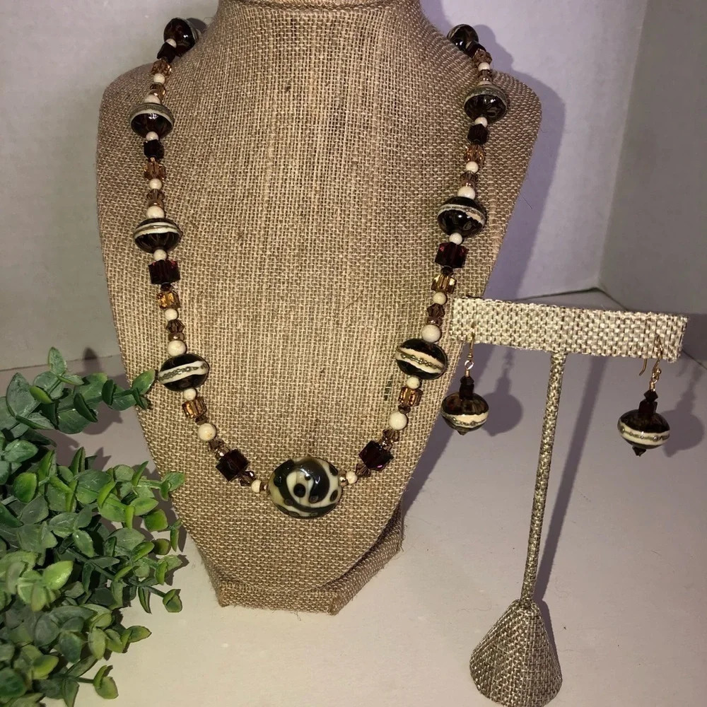 Unbranded Women’s Cream Brown Necklace & Earring